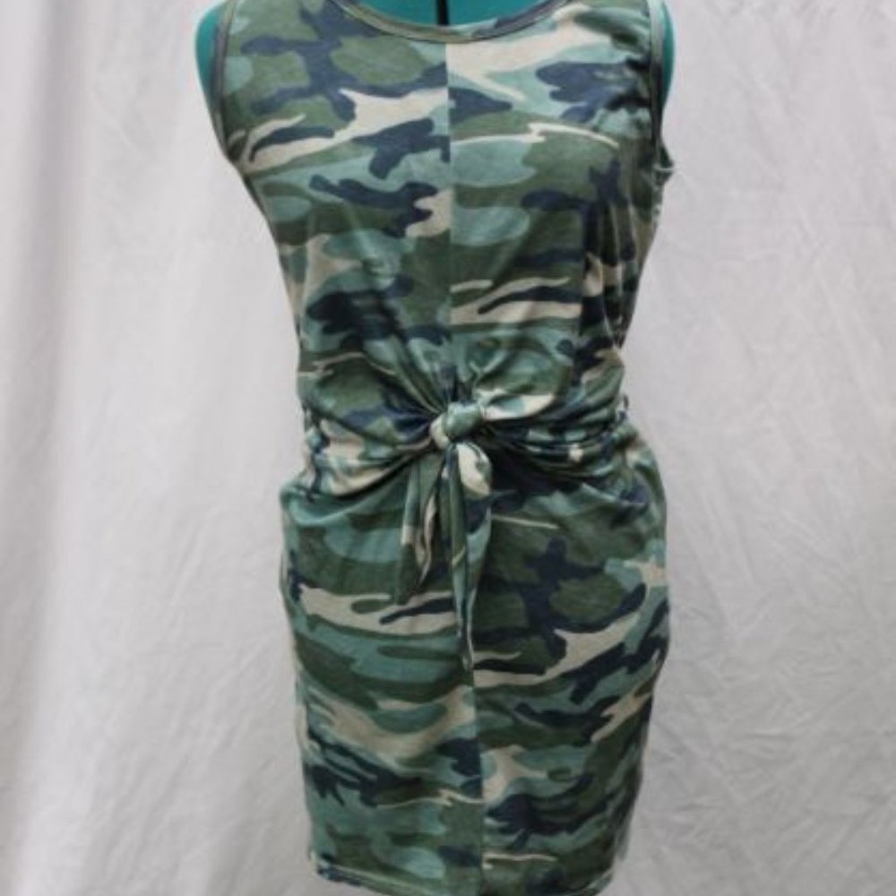 Unknown Designer- Womans camouflage cotton material sleeveles mii dress, size XL